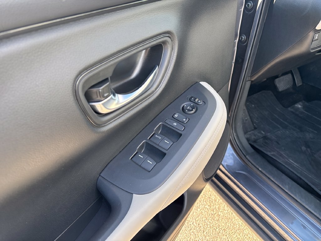 Used 2023 Honda HR-V LX image 14