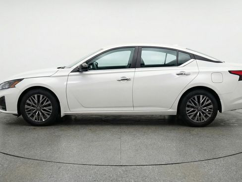 Used 2025 Nissan Altima 2.5 SV image 5