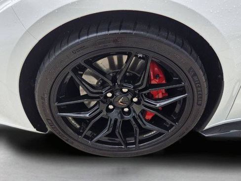 Used 2024 Chevrolet Corvette Z06 RWD image 9