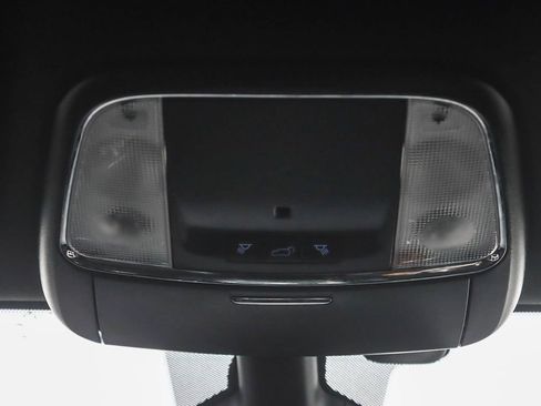 Used 2019 Jeep Grand Cherokee Laredo w/ Laredo X Package image 21