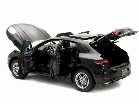 Used 2017 Porsche Macan image 31