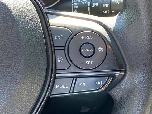 Used 2021 Toyota RAV4 XLE w/ Convenience Package FWD image 19