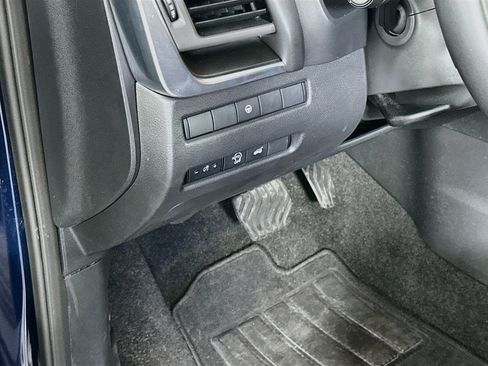 Used 2026 Nissan Rogue SV FWD image 17