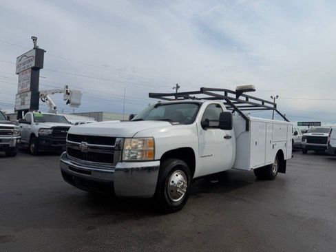 Used 2007 Chevrolet Silverado 3500 W/T w/ Provisions, Wrecker Package image 2