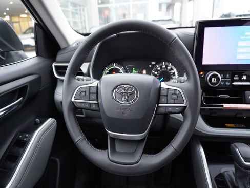 New 2026 Toyota Highlander XLE image 18