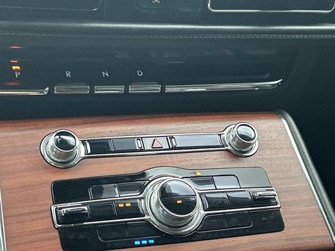 Used 2021 Lincoln Aviator Reserve AWD/4WD image 36