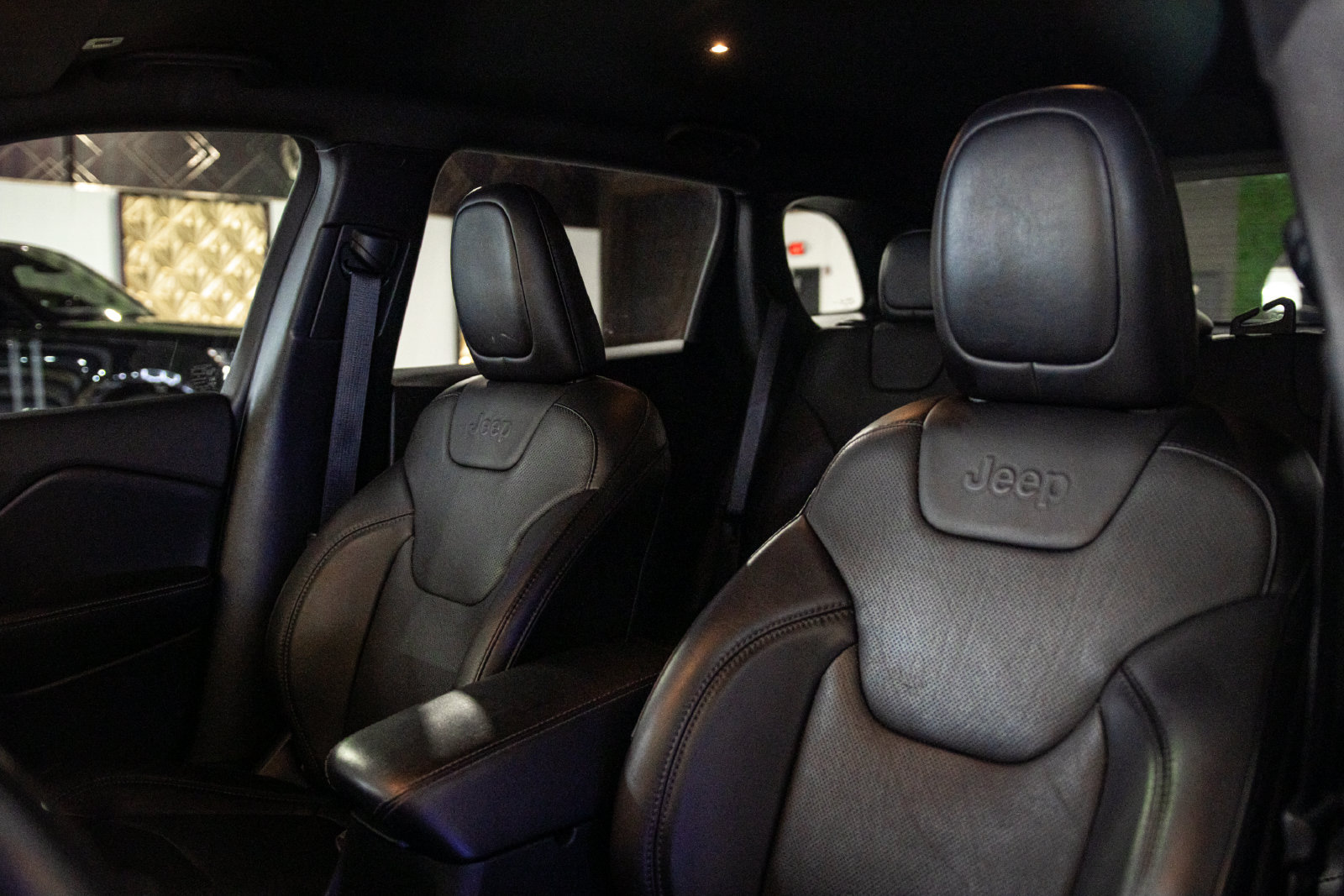 Used 2019 Jeep Cherokee High Altitude AWD/4WD image 9