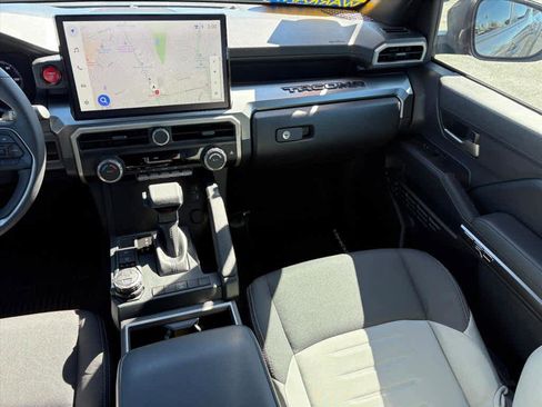 Used 2026 Toyota Tacoma TRD Off-Road image 5