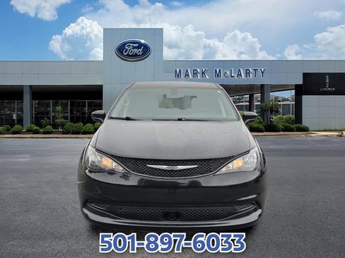 Used 2022 Chrysler Voyager LX FWD image 8