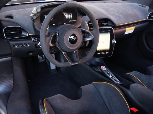 Used 2023 McLaren Artura image 8