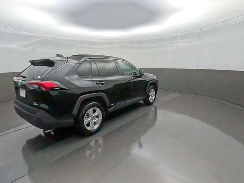 Used 2021 Toyota RAV4 XLE w/ Convenience Package AWD/4WD image 7