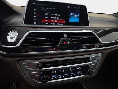 Used 2018 BMW 740i xDrive image 19