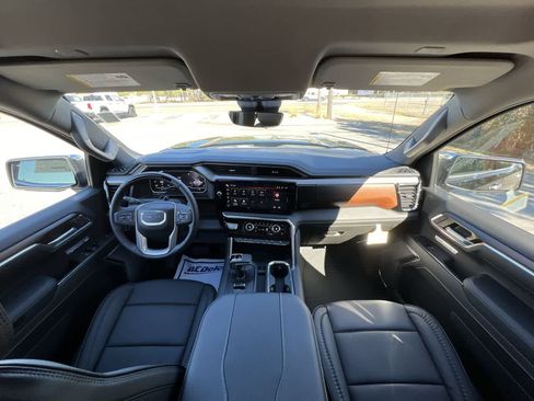 Used 2024 GMC Sierra 1500 Denali w/ Technology Package AWD/4WD image 19