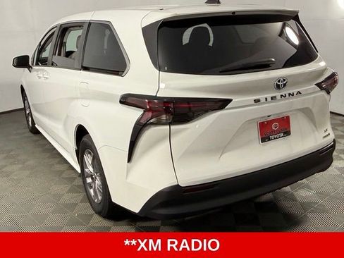 Used 2023 Toyota Sienna LE FWD image 6