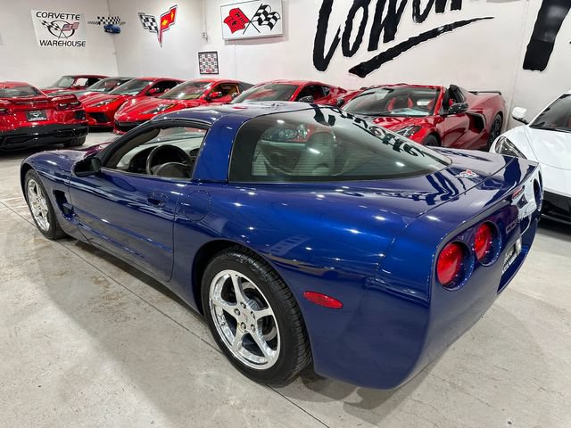 Used 2004 Chevrolet Corvette Coupe w/ Preferred Equipment Group RWD image 16