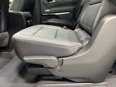 Used 2025 Chevrolet Traverse Z71 w/ Driver Confidence Package AWD/4WD image 40