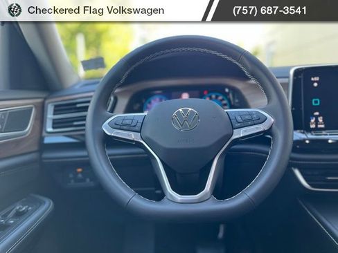 New 2026 Volkswagen Atlas SE image 32