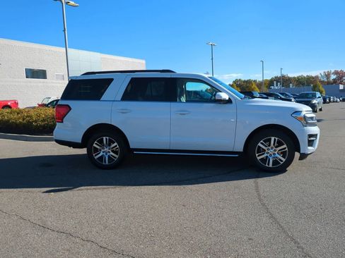 Certified 2022 Ford Expedition XLT image 9