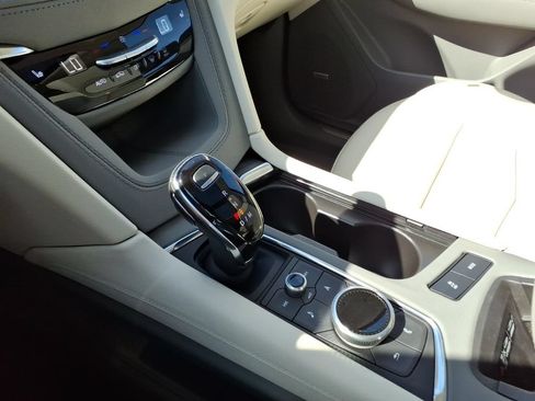 Used 2025 Cadillac XT5 Premium Luxury AWD/4WD image 12