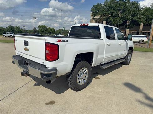 Used 2018 Chevrolet Silverado 2500 LT w/ LT Fleet Convenience Package AWD/4WD image 4