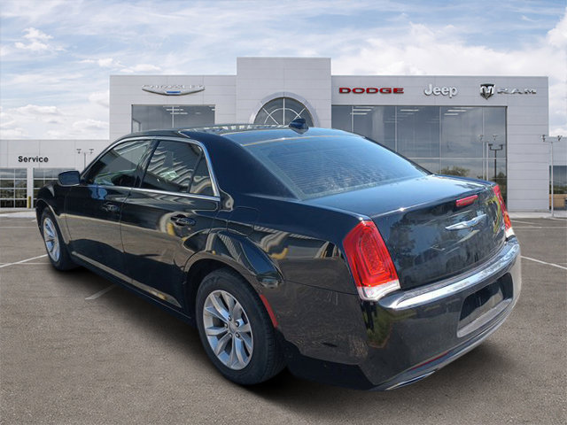Certified 2019 Chrysler 300 Touring RWD image 4