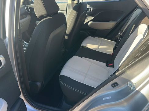 Used 2025 Hyundai Venue SEL FWD image 18