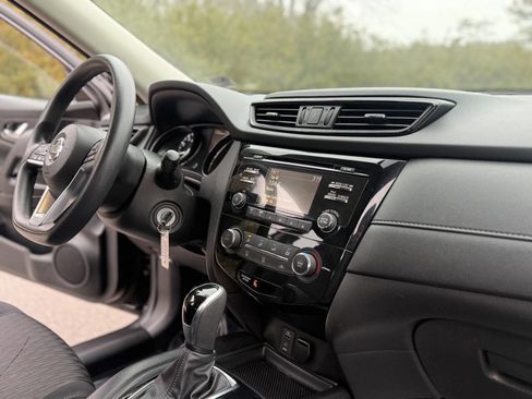 Used 2017 Nissan Rogue S image 25