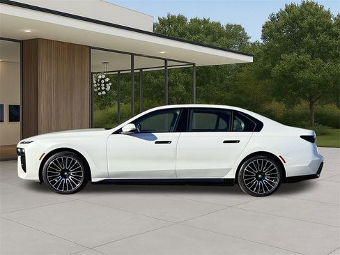 Used 2025 BMW i7 eDrive50 w/ M Sport Package image 12