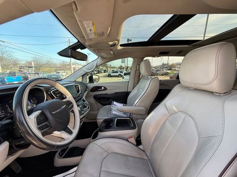 Used 2020 Chrysler Pacifica Limited image 12