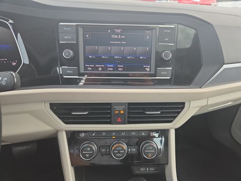 Certified 2024 Volkswagen Jetta SE FWD image 14
