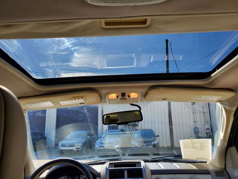 Used 2010 Mercury Mariner Premier image 4