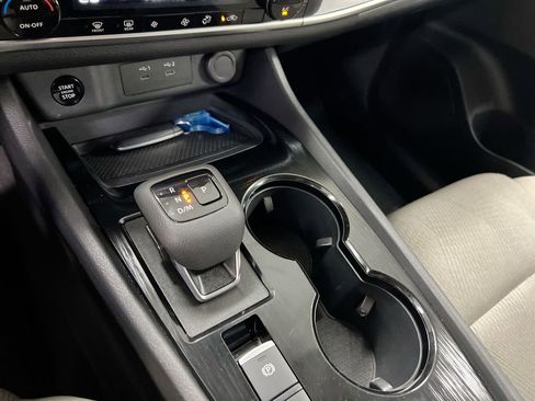 Used 2025 Nissan Rogue SV image 17