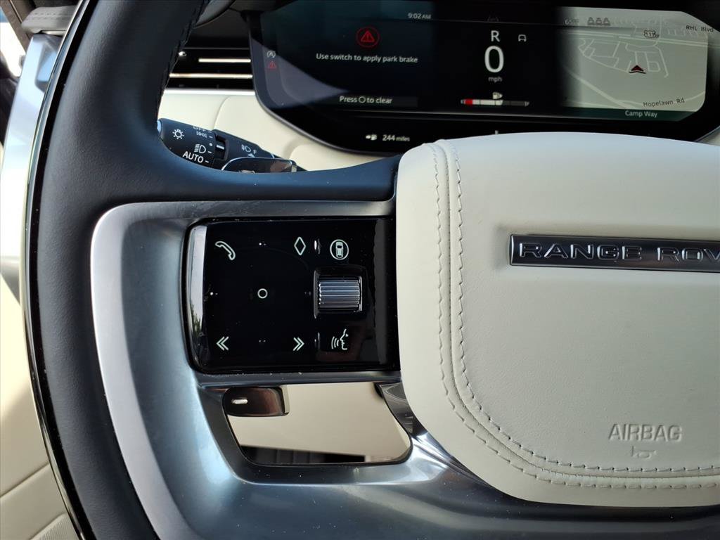 Used 2025 Land Rover Range Rover SE AWD/4WD image 16