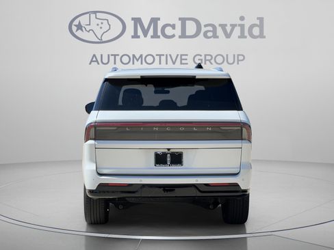 Certified 2025 Lincoln Navigator Reserve AWD/4WD image 6