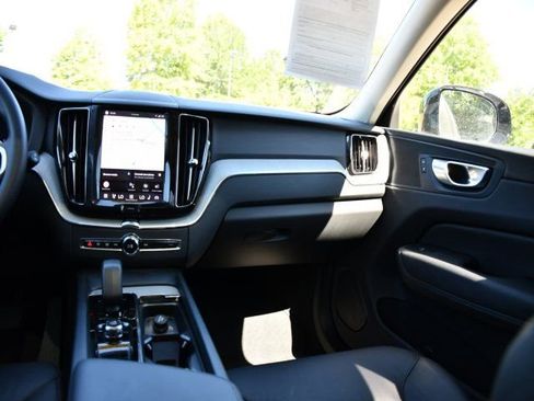 Certified 2025 Volvo XC60 B5 Plus AWD/4WD image 19