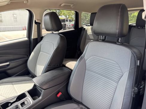 Used 2017 Ford Escape SE w/ SE Sport Appearance Package FWD image 10