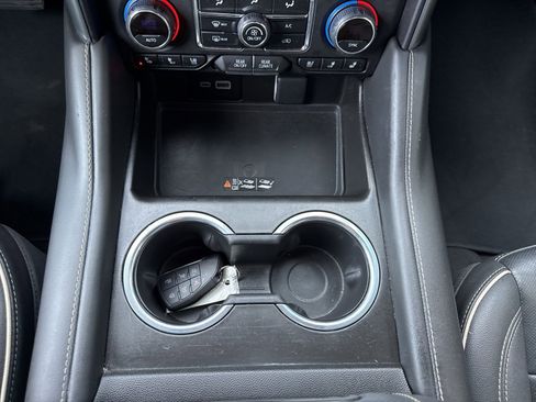 Used 2023 Chevrolet Suburban Premier image 29