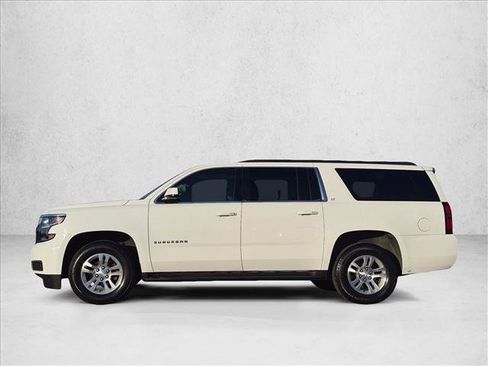 Used 2017 Chevrolet Suburban LT w/ Luxury Package RWD image 9