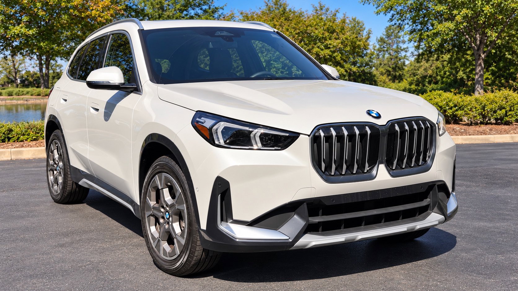 Used 2025 BMW X1 xDrive28i AWD/4WD image 1