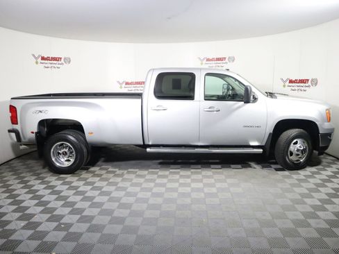 Used 2014 GMC Sierra 3500 SLT w/ SLT Convenience Package image 4