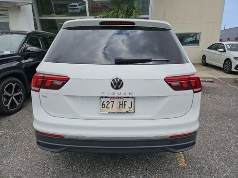Used 2024 Volkswagen Tiguan SE w/ Panoramic Sunroof Package FWD image 5