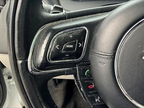 Used 2012 Jaguar XJ image 16