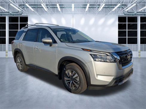 New 2025 Nissan Pathfinder SL image 1