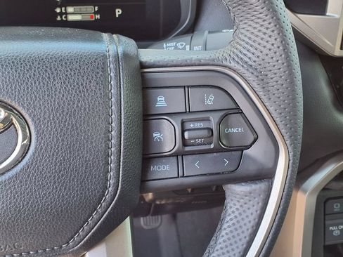 Used 2025 Toyota Tundra Limited AWD/4WD image 31
