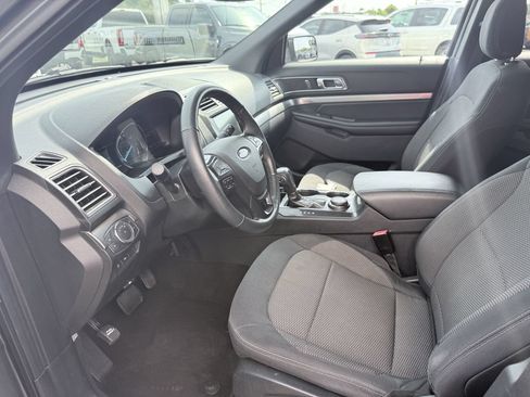 Used 2018 Ford Explorer XLT w/ Equipment Group 201A AWD/4WD image 8