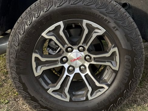 Used 2025 GMC Canyon AT4 w/ AT4 Premium Package image 9