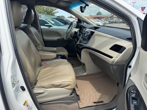 Used 2014 Toyota Sienna LE FWD image 13
