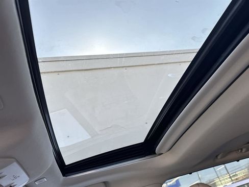 Used 2023 Toyota Highlander Limited image 13