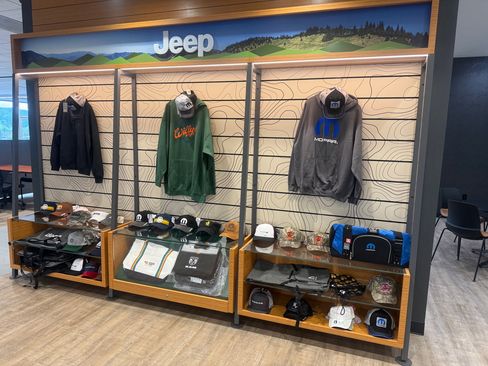 Used 2018 Jeep Wrangler Unlimited Sahara w/ Connectivity Group image 9