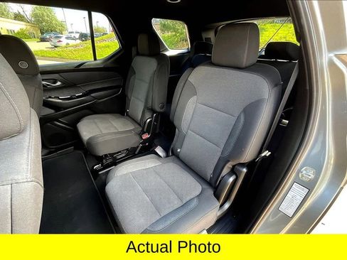 Used 2023 Chevrolet Traverse LT image 28